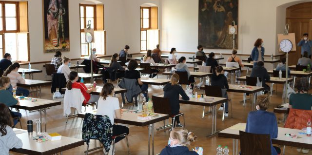 Abiturienten während der Prüfung