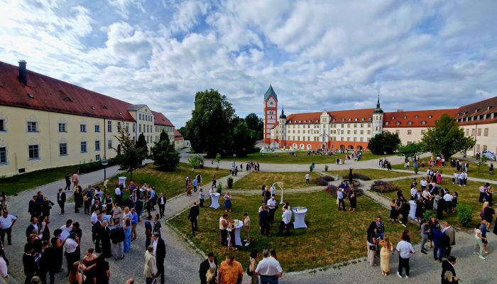 „In der Ruhe liegt die Kraft“ – 246 Absolventinnen und Absolventen feiern ihr Abitur im Kloster Scheyern